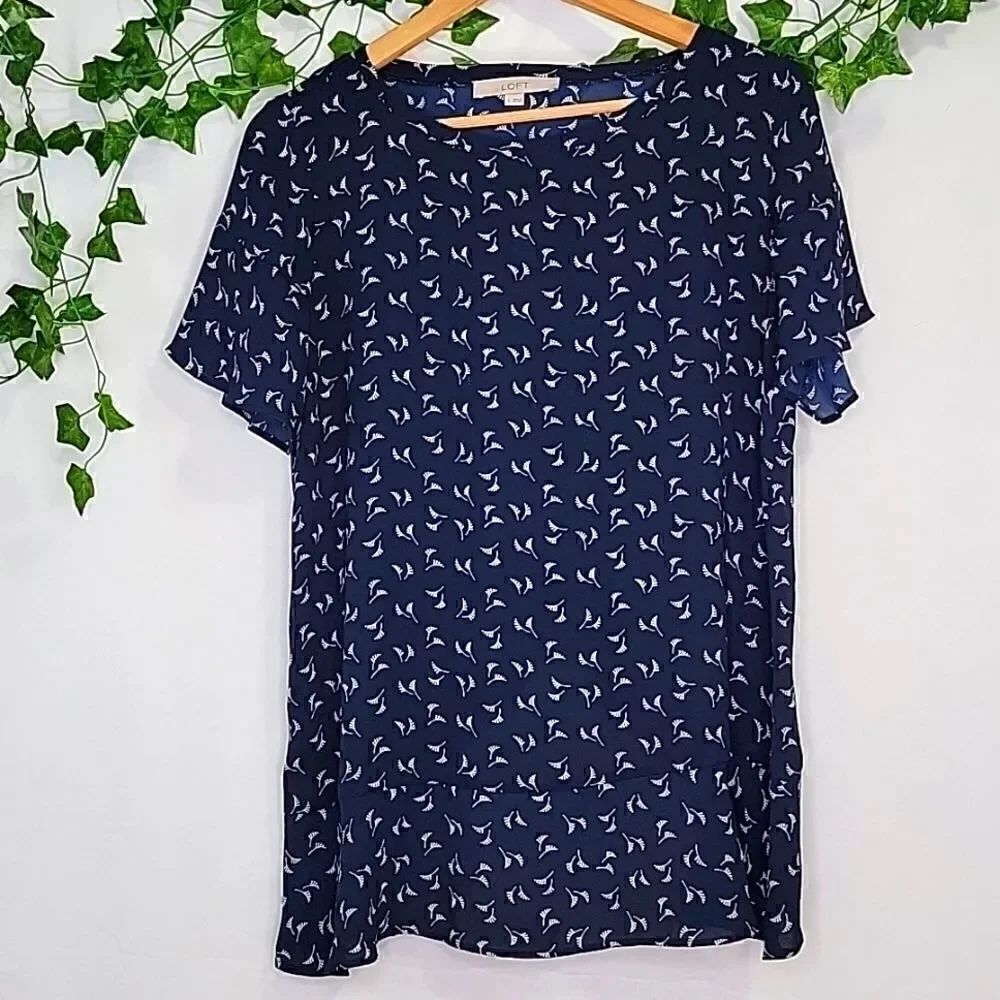 Loft. Women's Beautiful Blouse. EUC. Size Small